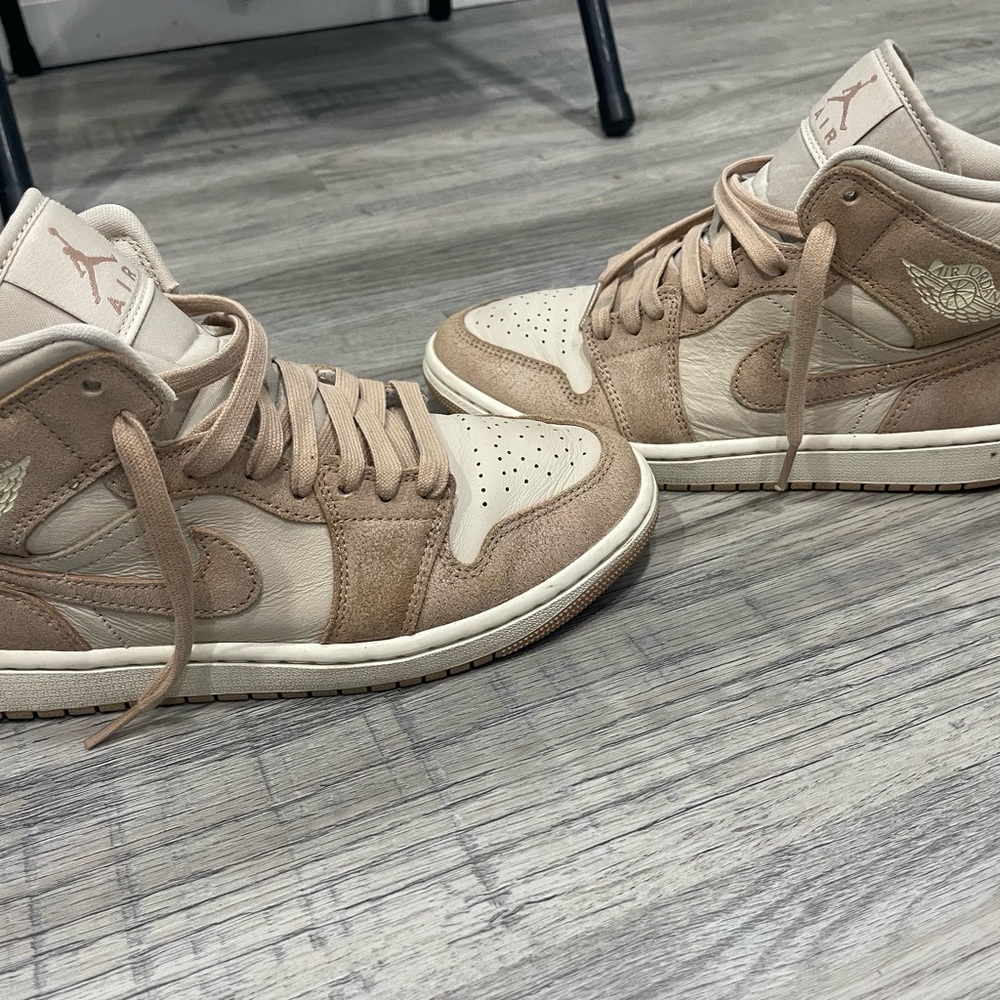 Nike Women's Sneakers in Beige and Cream